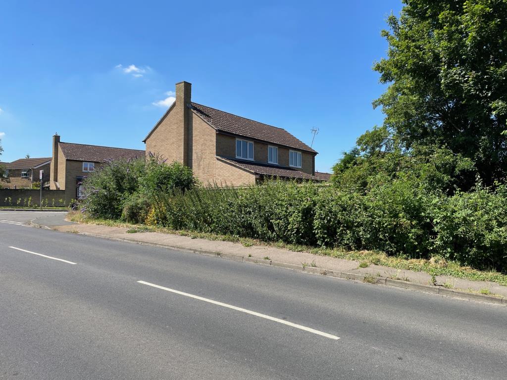 Lot: 111 - FREEHOLD PARCEL OF LAND IN A RESIDENTIAL AREA OF ELY - View of land looking back towards Sycamore Road